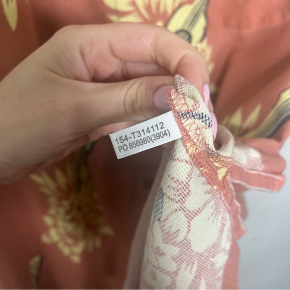 Tommy Bahama 100% Silk Hawaiian Shirt Ukulele Guitar Print Coral Floral Men’s - Picture 6 of 14